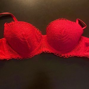 Intimissimi red lace overlay bra.  Never worn size 34B